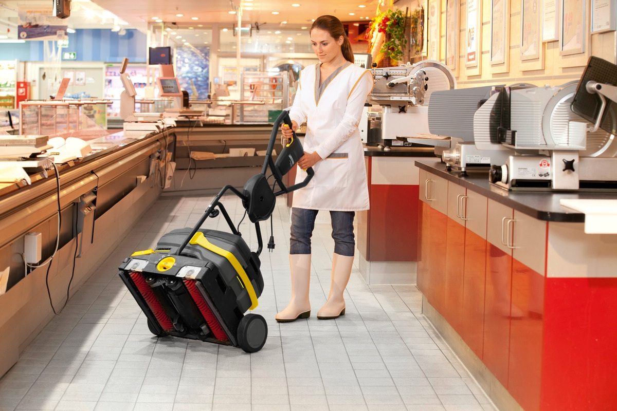 Scheuersaugmaschine KÄRCHER BR 40/10 C mieten in Mülheim (Ruhr) – 4