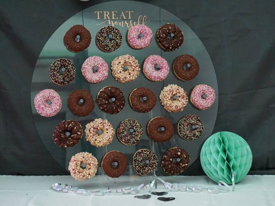 MIETE | Donut Wall | Donutwand | für 24 Donuts | Ø 63cm