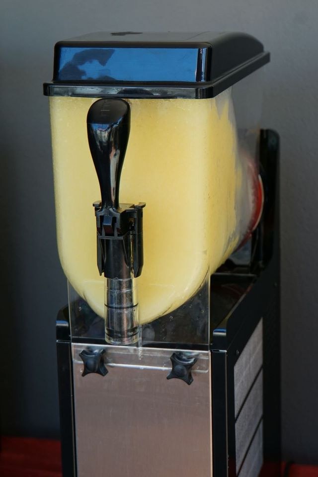MIETE | Wein Slush mit 1 x 10 Liter Slush-Maschine | incl. Wein – 2