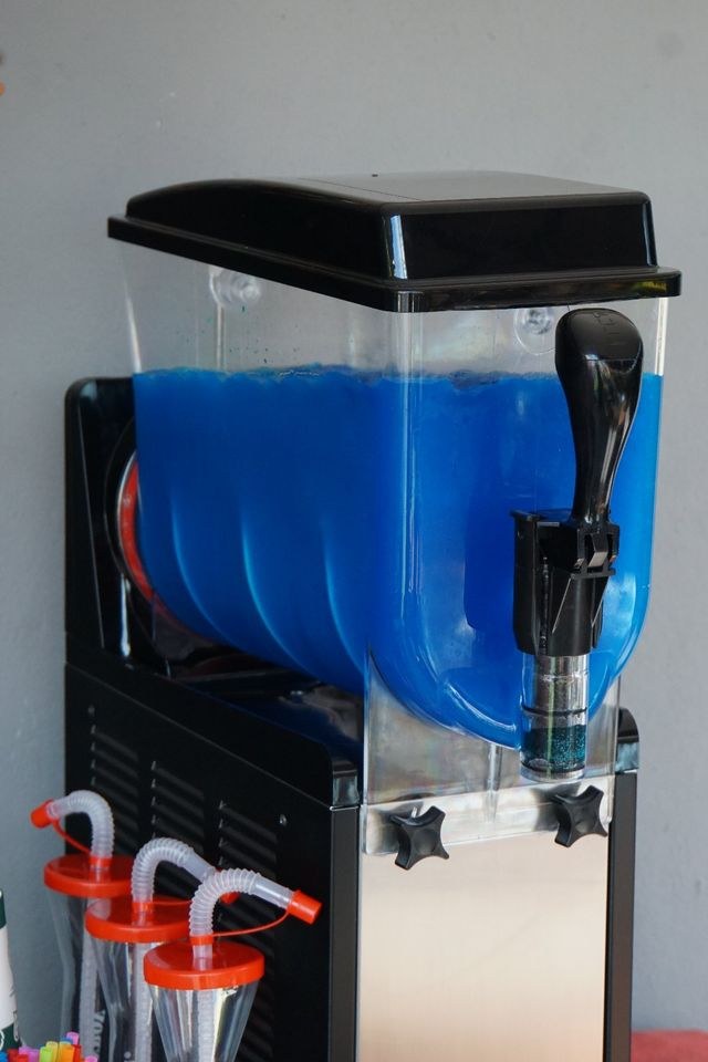 MIETE | Slush-Eis-Maschine | 1 X 10 L | Incl. Slushsirup