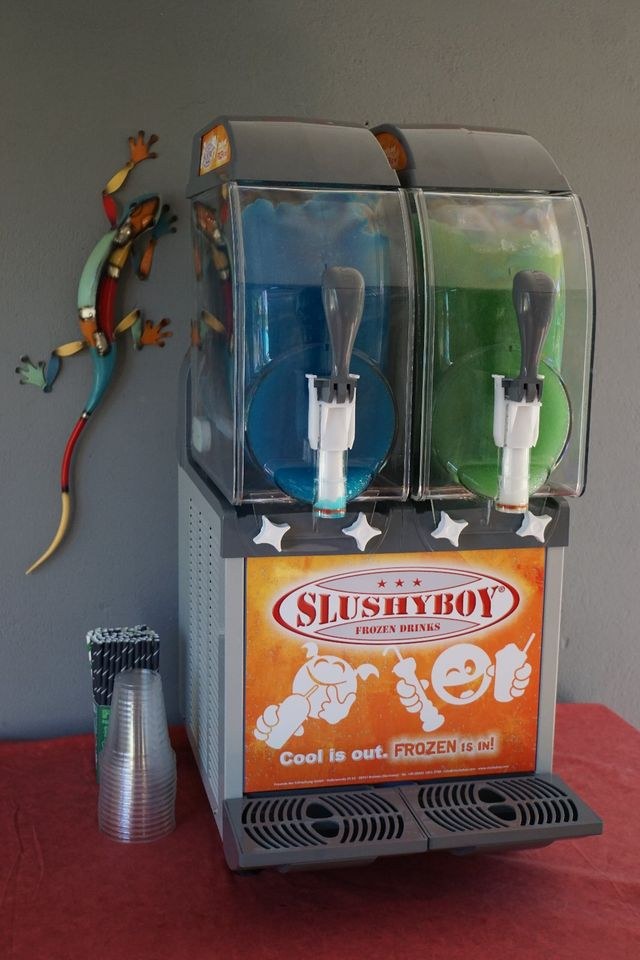 MIETE | Slush-Eis-Maschine | 2 X 11 L | Incl. Slushsirup