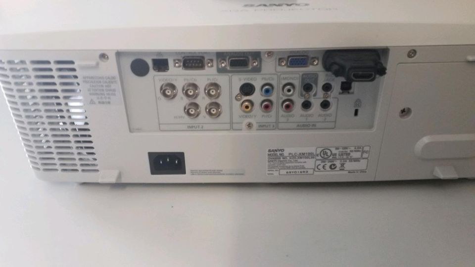 MIETE | Beamer | Sanyo PLC- XM100L – 2