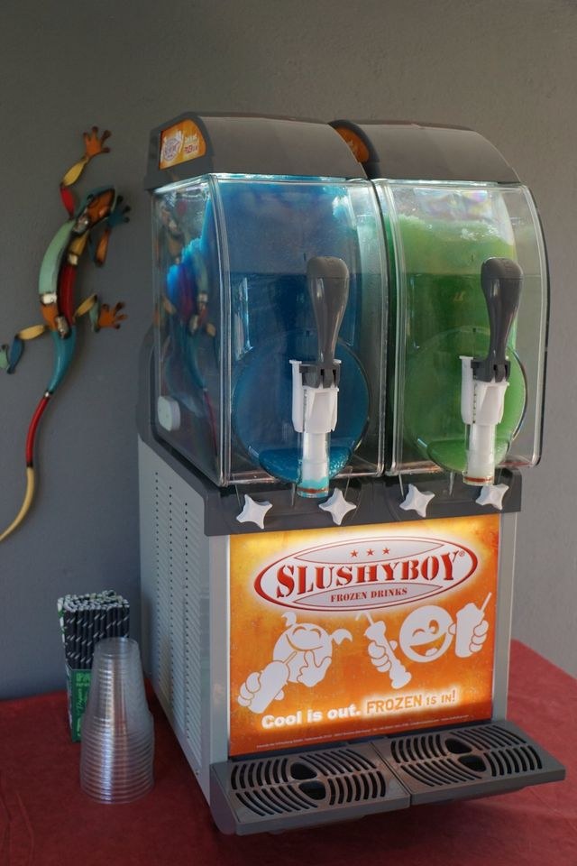 MIETE | Slush-Eis-Maschine | 2 X 11 L | Incl. Slushsirup – 3