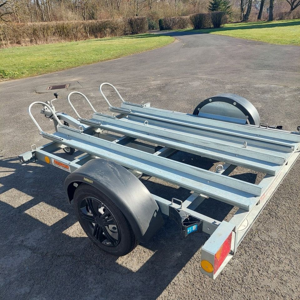 Motorradanhänger 100 km Zulassung 750 kg mieten bei Reisemobile Kraft – 2