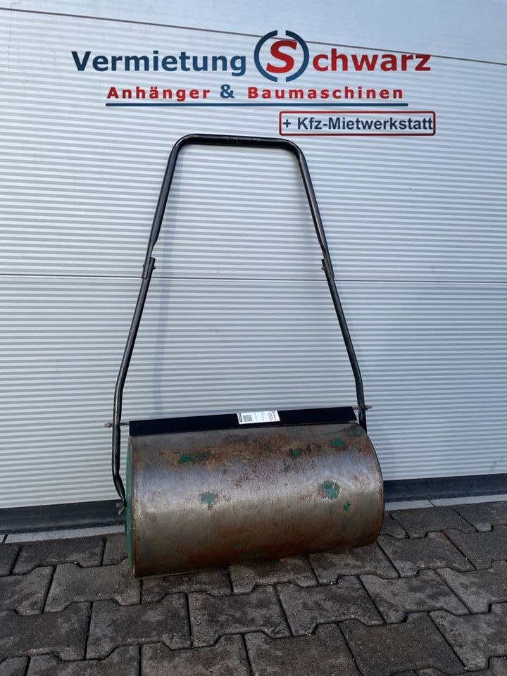 Rasenwalze mieten bei Vermietung Schwarz – für ebenen Rasen – 3