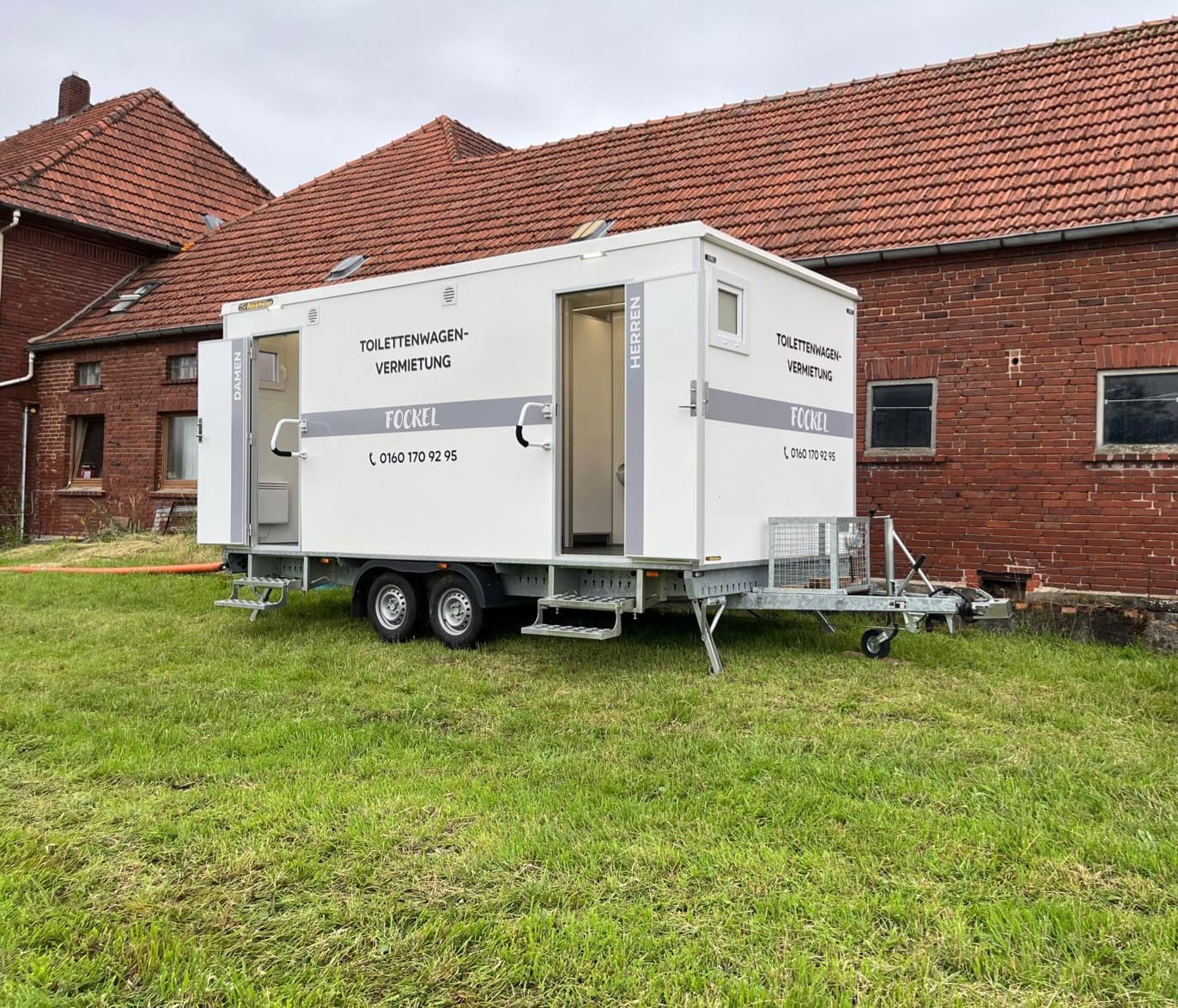 Toilettenwagen 3x Damen 1x Herren 3x Urinal mieten in Schloss Holte-Stukenbrock