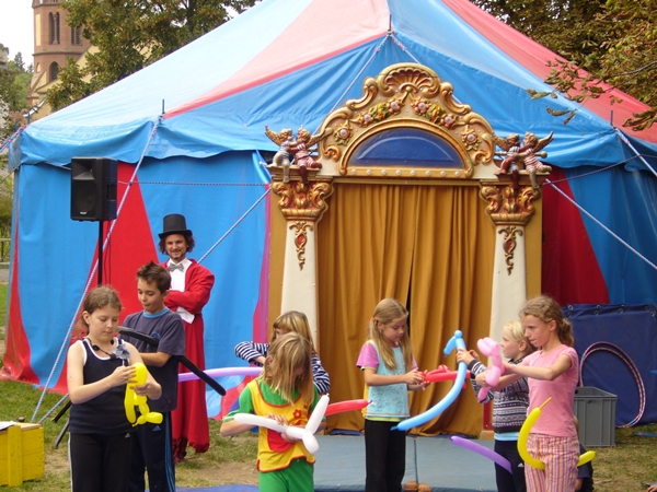 Nostalgischer Eingangsbogen mieten bei Zepra Event