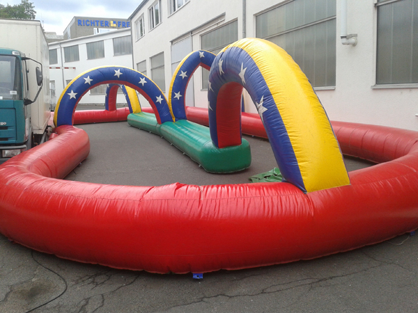Umrandung (aufgeblasen) - Kinderfahrschule mieten bei Zepra Event