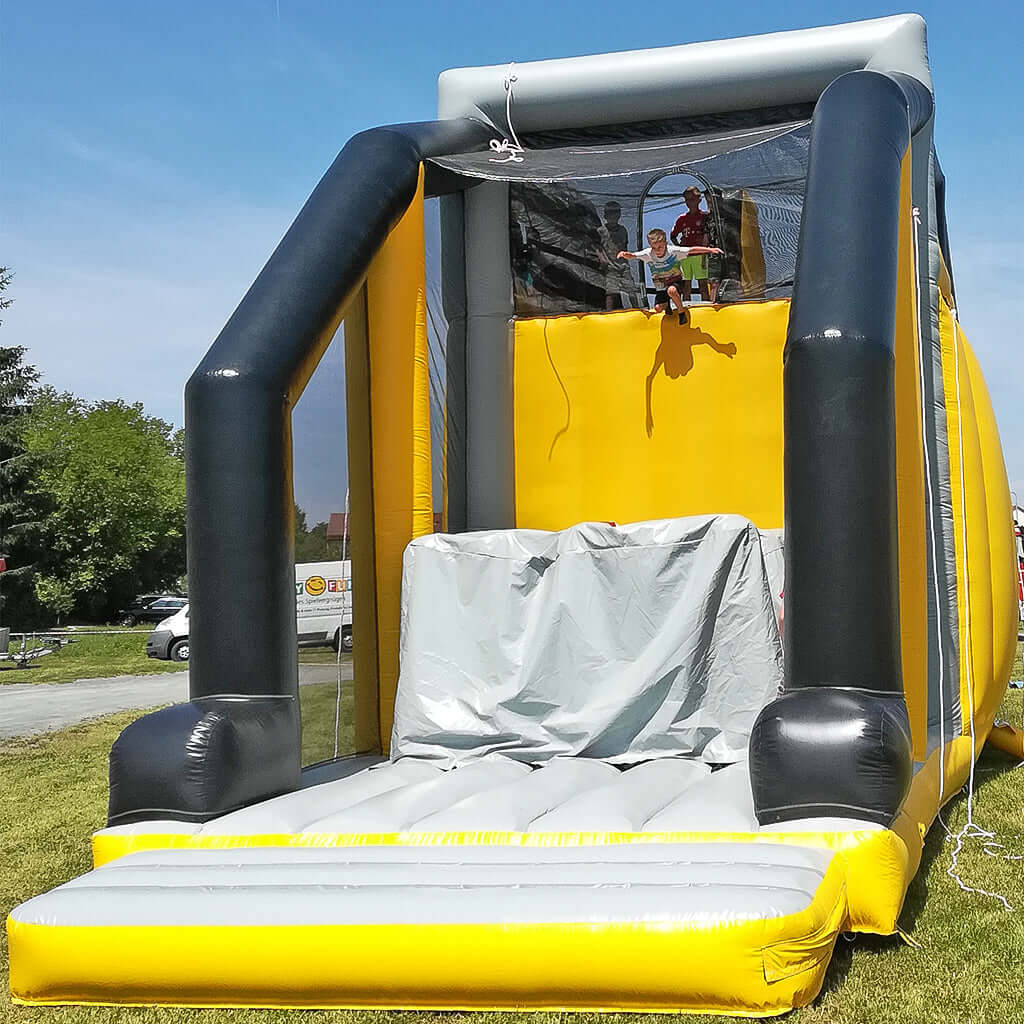 Base Jump mit Rutsche mieten 15×5,5m - Adrenalin pur