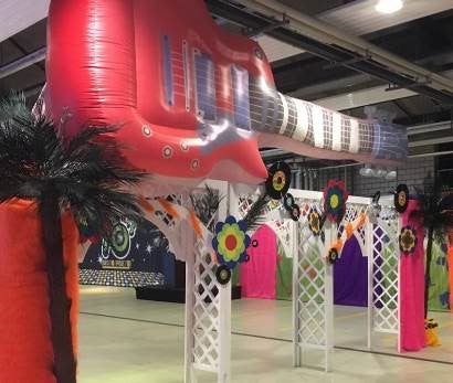 Aufblasbare Gitarre mieten - XXL Riesen-Gitarre ca. 600 cm für Rock- & Musik-Events – 2