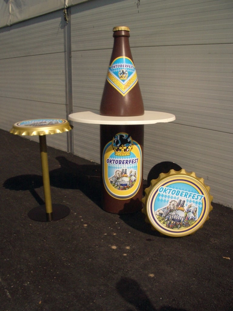 Biertischgarnitur mieten – Bierfest-Stehtische im Bayern-Look