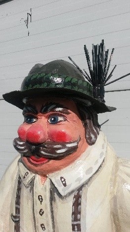 Zünftiger Bayer Figur mieten – lebensgroß sitzend, Bayern & Oktoberfest-Deko – 2