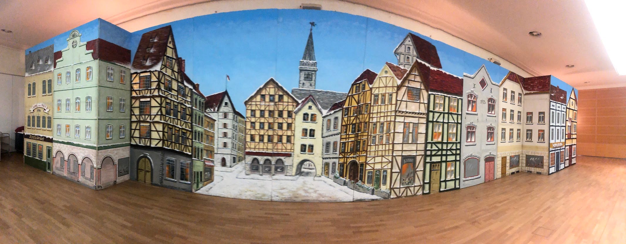 Winter-Altstadt-Kulisse mieten – verschneiter Marktplatz, Fachwerk, 20 m