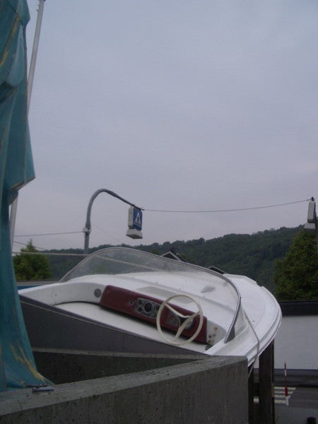 Halbiertes Boot mieten – Deko-Motorboot ca. 260 cm, mit Gestell & Glasscheibe – 3