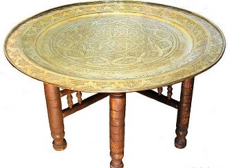 Orientalischer Holztisch mieten – Messingtisch mit Gravur für Orient-Deko