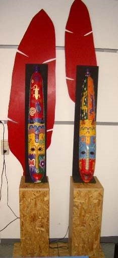 Afrikanische Masken mieten – beleuchtete Afrika-Deko mit Podest, 10 Stk. – 2