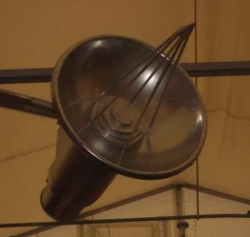 Satellit-Deko mieten – Hänge-Objekt aus Pappmaché, 200 cm