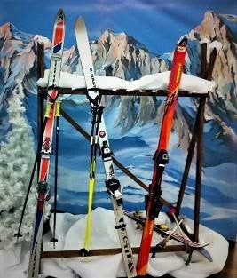 Skiständer mieten - Deko mit Ski & Stöcken für Alpen- & Winter-Events