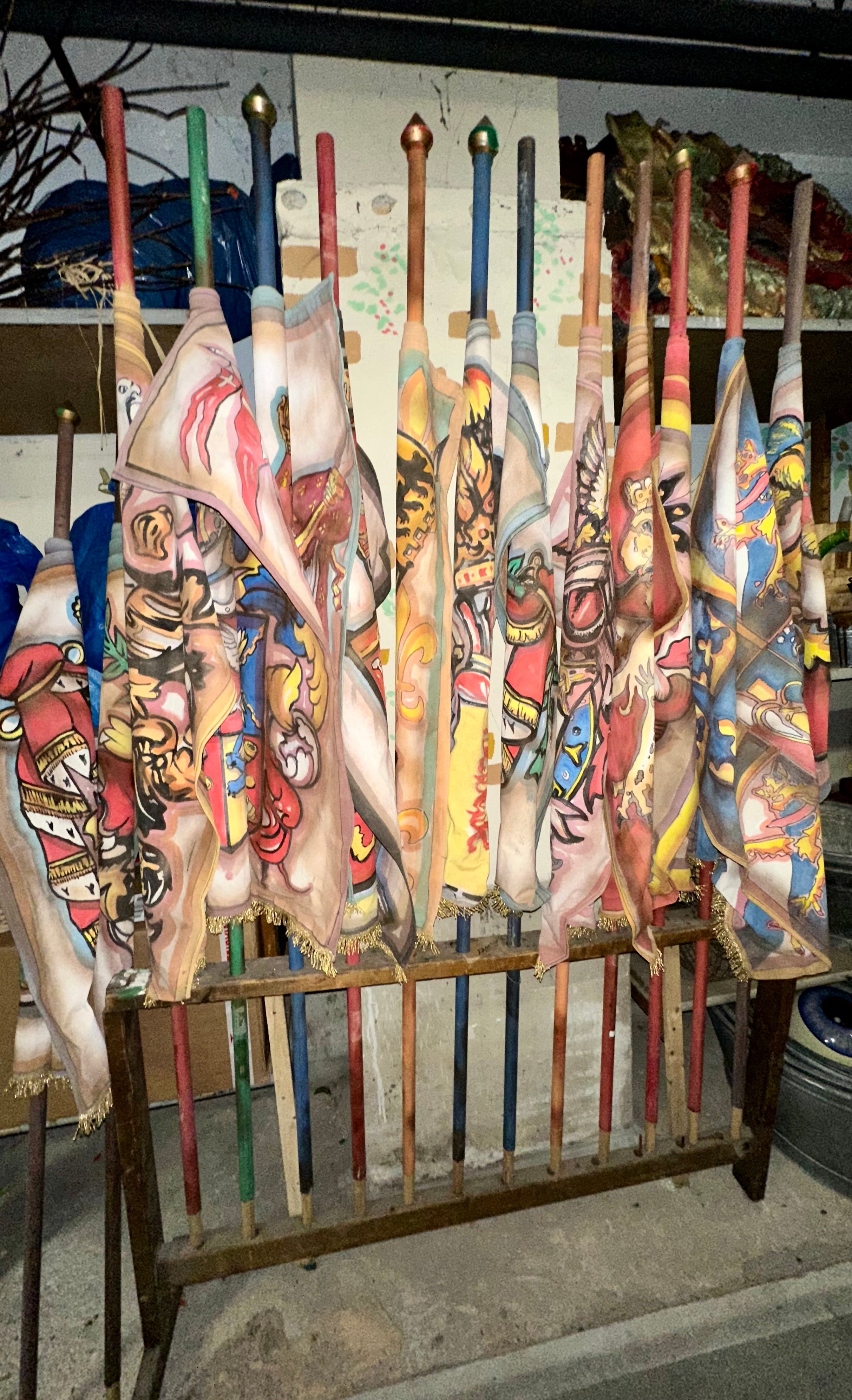 Mittelalter-Deko mieten - Ritterfiguren, Rüstungen, Kanonen, Fahnen & Banner