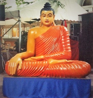 Buddha Figur mieten – Statue Buddhismus Japan, ca. 200 cm, mit Podest 300 cm