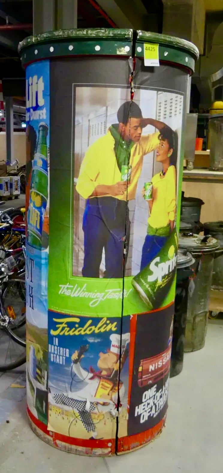 Litfaßsäule mieten – nostalgische Werbesäule in verschiedenen Formaten | Retro-Event-Deko – 3