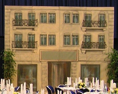 Urbane Stadthaus Kulisse mieten – spanischer Baustil, handgemalt, freistehend