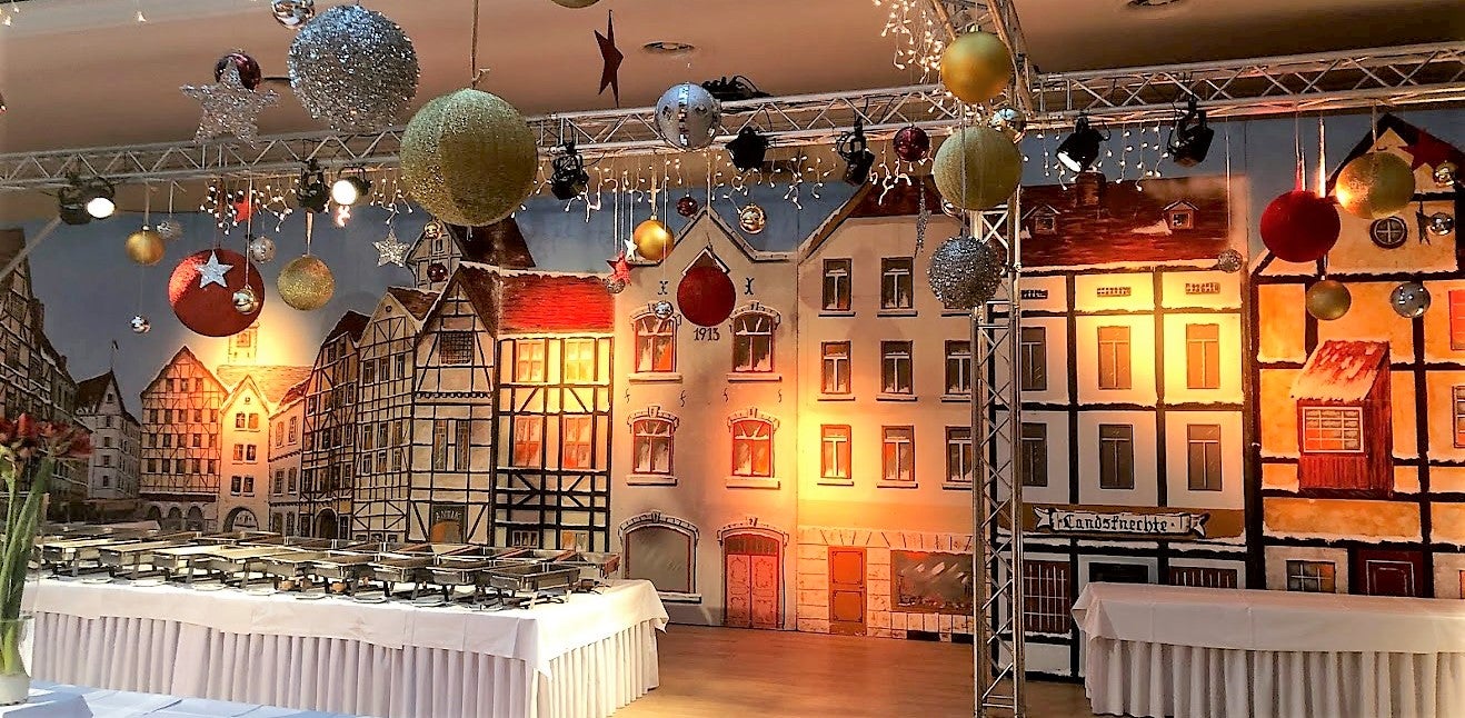 Winter-Altstadt-Kulisse mieten – verschneiter Marktplatz, Fachwerk, 20 m – 2