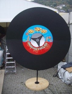 Schallplatten-Deko mieten – XXL-Schallplatte auf Stativ, Musik-Event
