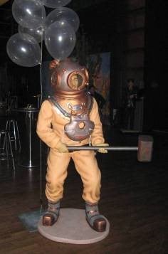 Taucher Figur mieten – lebensgroß ca. 200 cm, 3D Taucher für maritime Deko – 3
