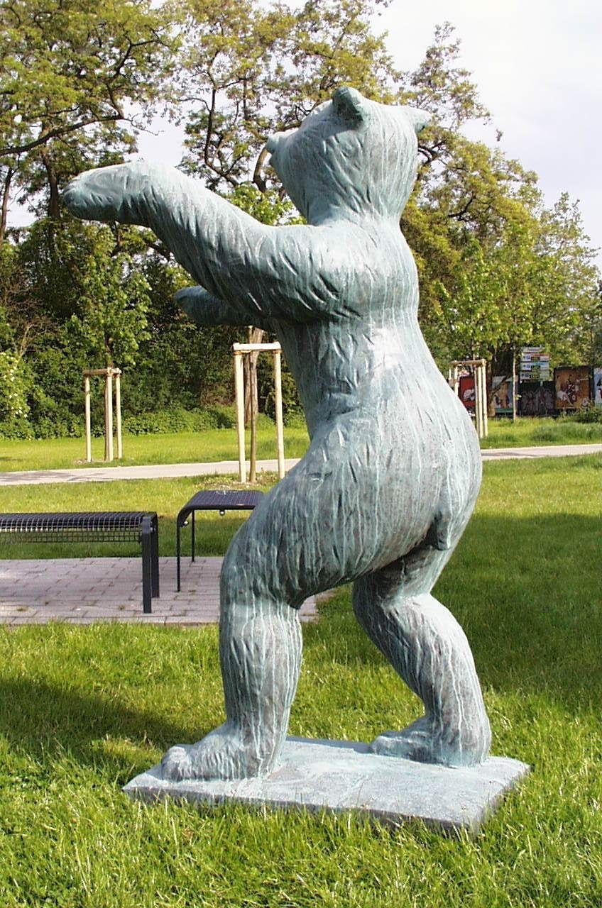 Berliner Bär mieten – Skulptur ca. 365 cm mit Sockel, Berlin-Wahrzeichen-Deko – 2