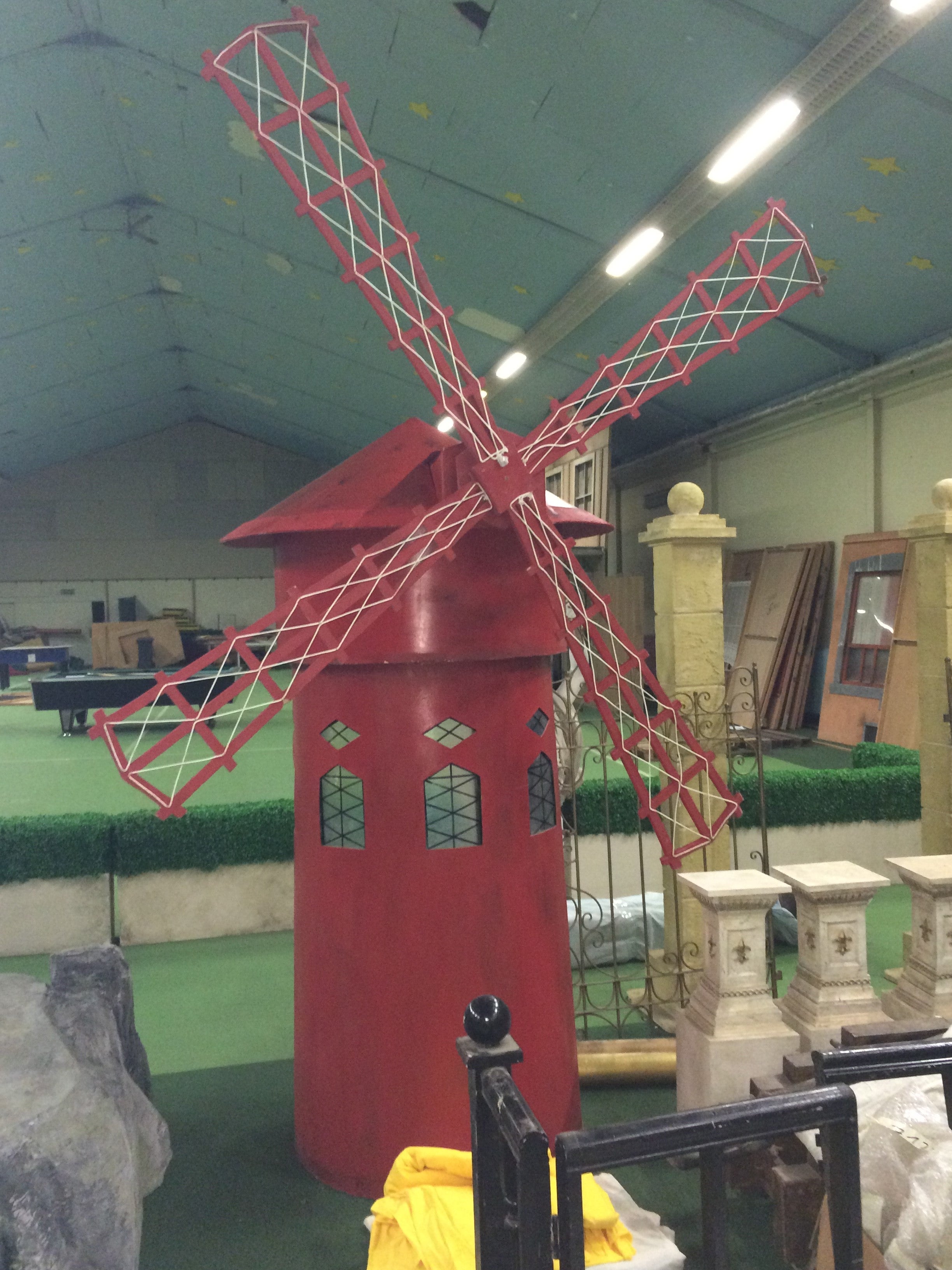Moulin Rouge Kulisse mieten - Pariser Rote Mühle Frankreich-Deko, ca. 3x3 m