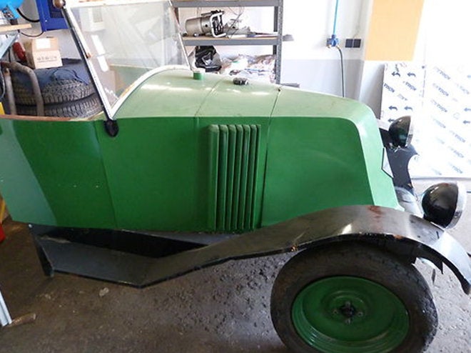 Oldtimer Renault mieten – Deko-Auto ca. 220 cm, nostalgischer Event-Blickfang – 2