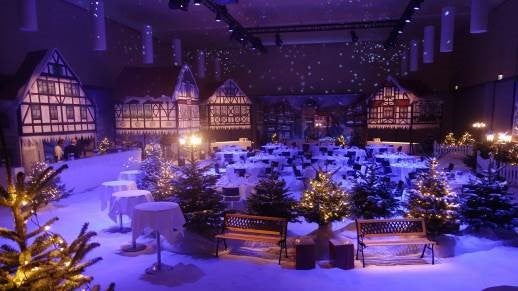 Fachwerkhäuser mieten – winterliche Weihnachtsdorf-Kulisse mit Schnee für Events – 4