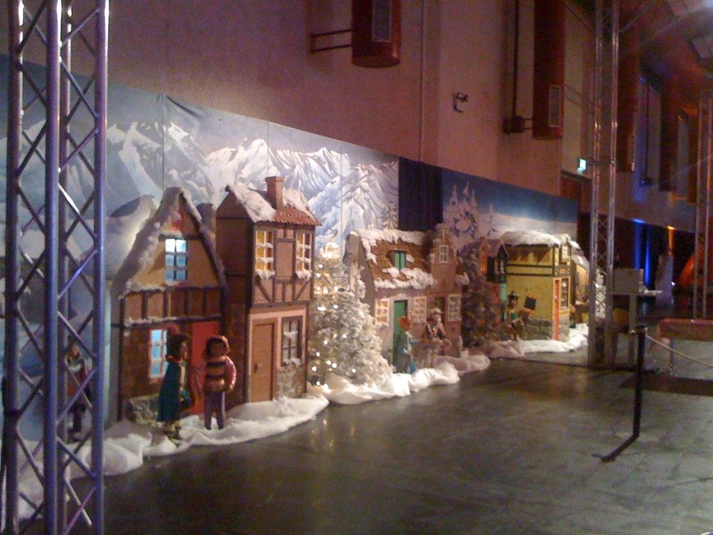 Märchenhafte Weihnachtsstadt mieten - Fachwerk-Kulisse mit beweglichen Figuren – 2
