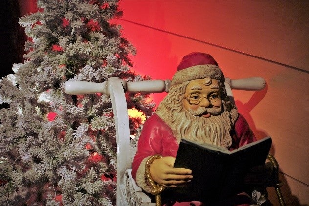 Weihnachtsmann mit Schlitten mieten – Nikolaus-Figur & Deko-Schlitten – 2
