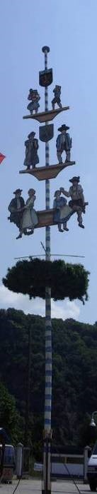 Zunftbaum / Maibaum mieten – großer Holz-Zunftbaum für Oktoberfest & Tanz in den Mai (ca. 600 cm) – 2