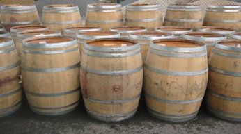 Weinfass mieten – Original Stehtischfass für Wein & Whiskey | Rustikale Deko – 2