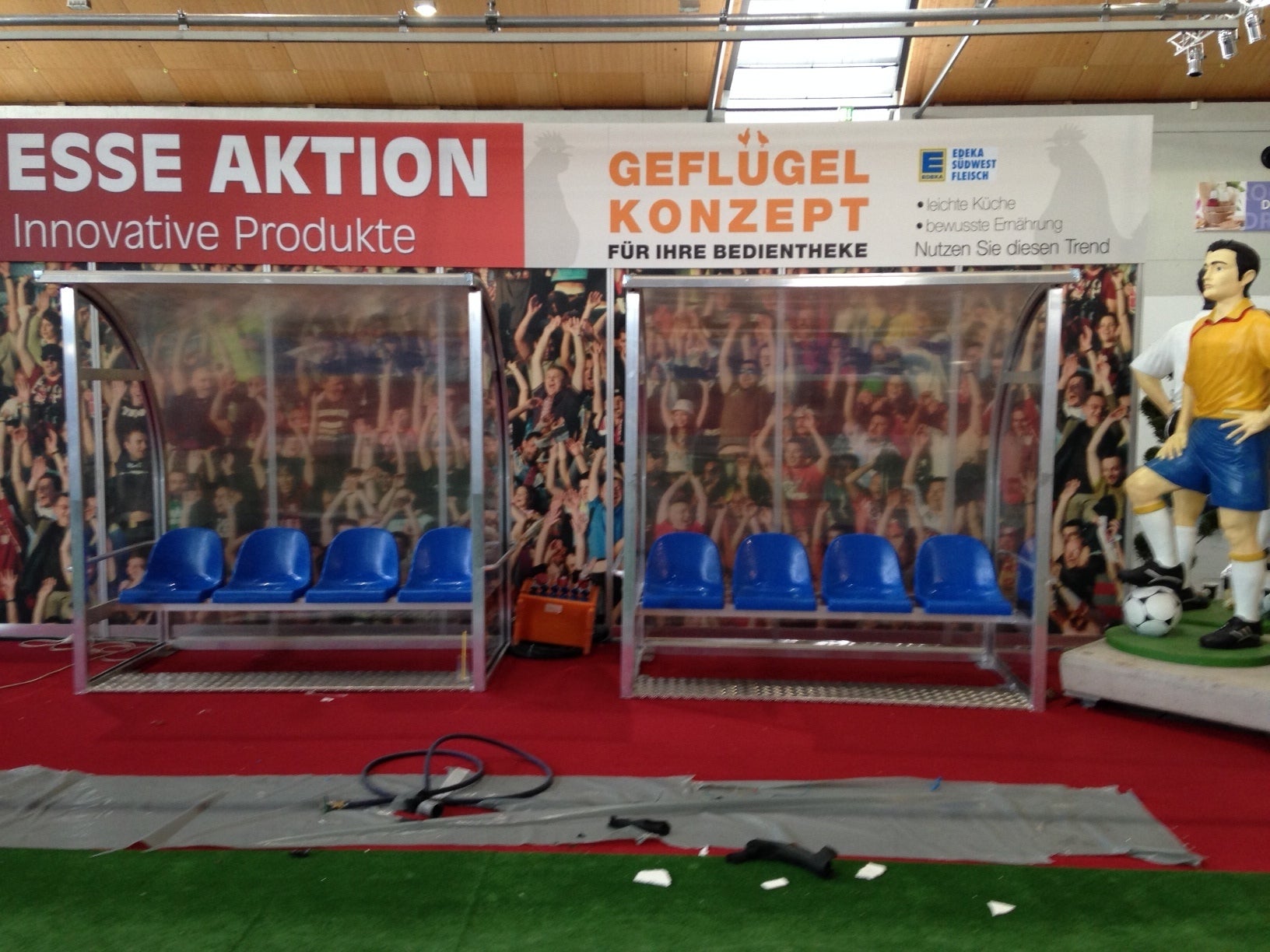 Fußball-Ersatzbank mieten – Trainerbank ca. 200 cm, 4 Sitze – 2
