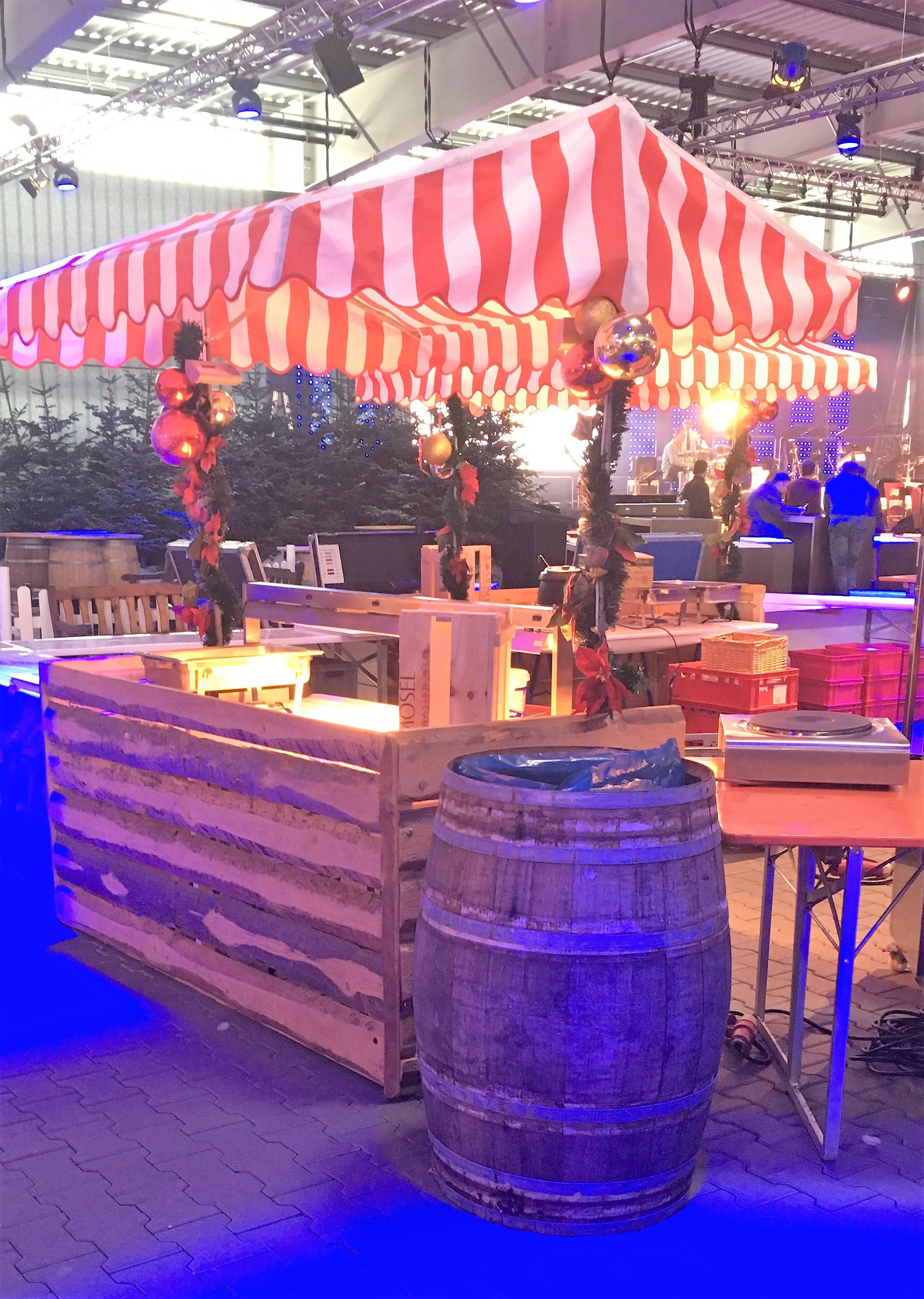 Thekenverblendung mieten – Rustikale Holz-Verblendung für Theke & Bar | Event – 3