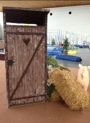 Alpenland-Klohäuschen mieten – Holz-Toilettenhaus als Deko | Après-Ski-Event – 2