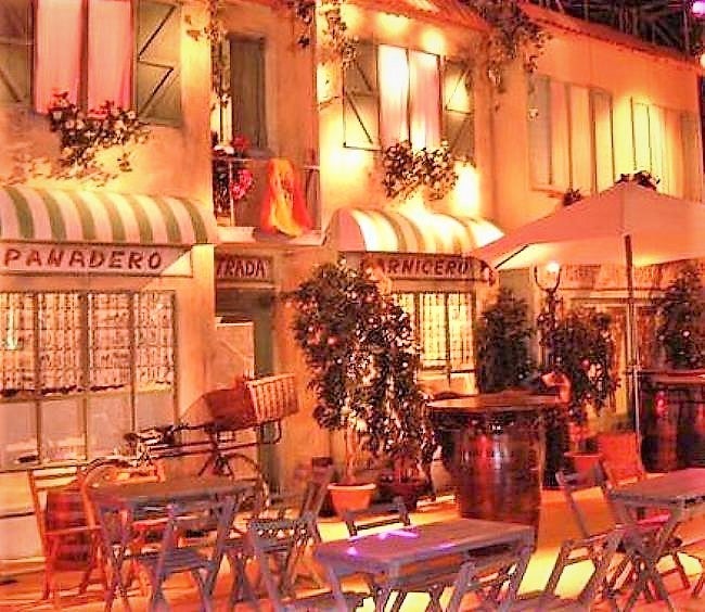 Marktplatz Hausfassaden mieten – Spanien Markt & Stadt, handgemalt – 3