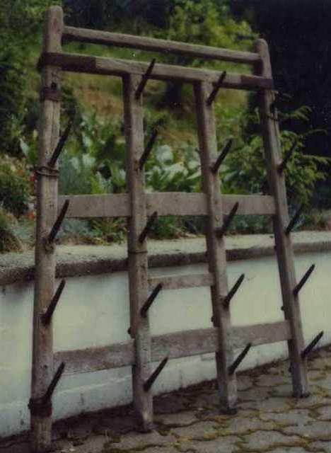 Ackerbau-Deko mieten – Flachsbank, Pflug & Egge | Bauernhof-Nostalgie-Set