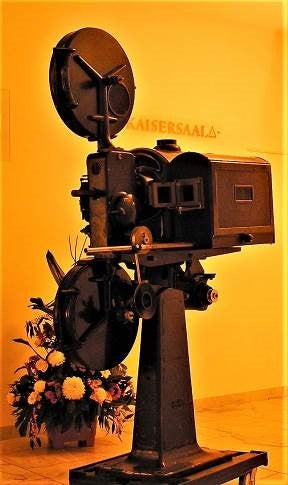 Filmvorführprojektor mieten – originaler Kino-Projektor von 1935 – 2