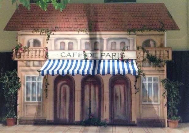 Frankreich Café-Kulisse mieten – Café de Paris Hausfassade 2D, handgemalt – 2