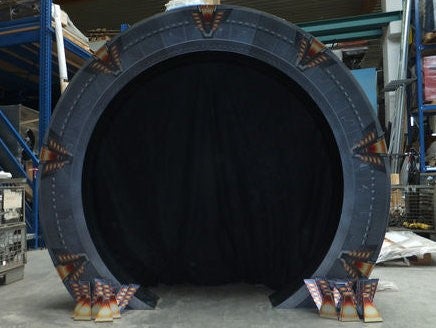 Weltraum-Tor mieten – Science-Fiction Gate Eingang ca. 257 x 220 cm