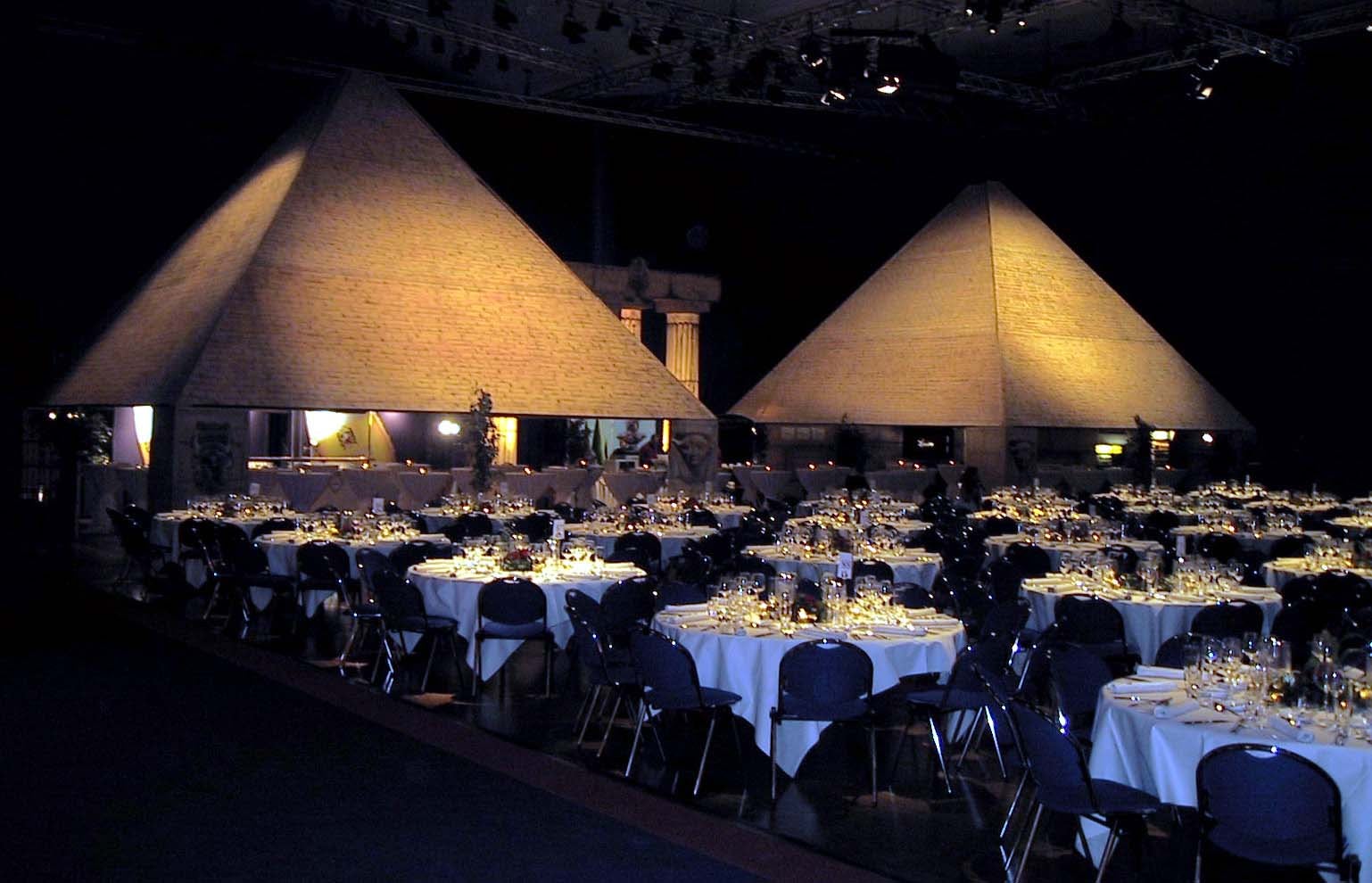 Ägyptische Pyramide mieten – begehbar od. geschlossen, ca. 9 m, Event-Kulisse