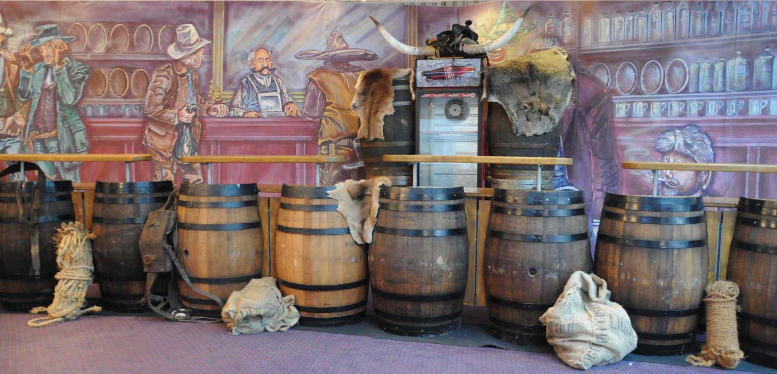 Trapper Bar mieten – Western-Fasstheke mit Zapfhähnen | Wilder-Westen-Deko