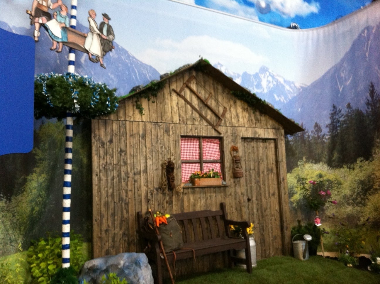 Almhütten-Kulissen mieten – Skihütten-Fassaden in 2D für Winter- & Sommer-Events – 2