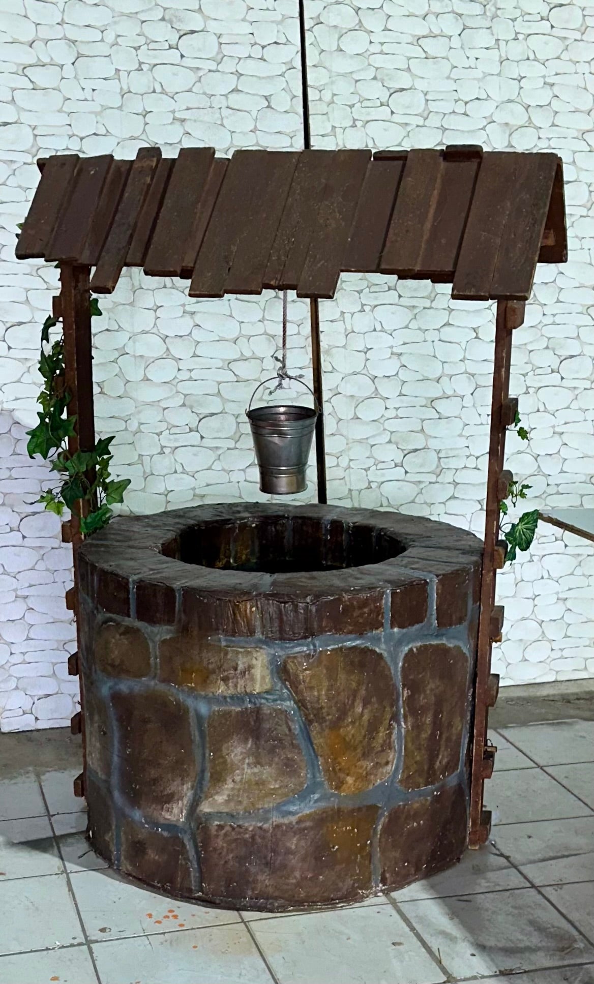 Märchenbrunnen mieten – Dekorativer Brunnen für Events & Themenwelten