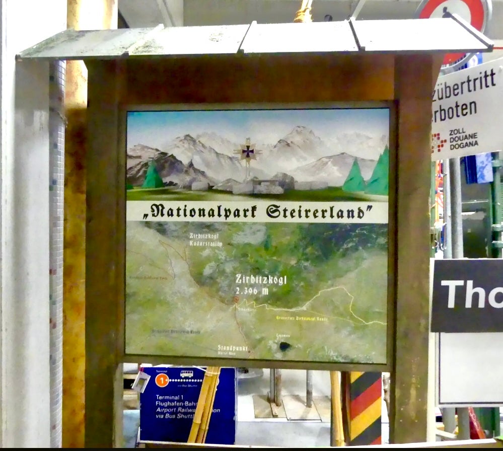 Wanderkartenschild mieten - überdachte Wanderkarten-Station für Alpen-Deko